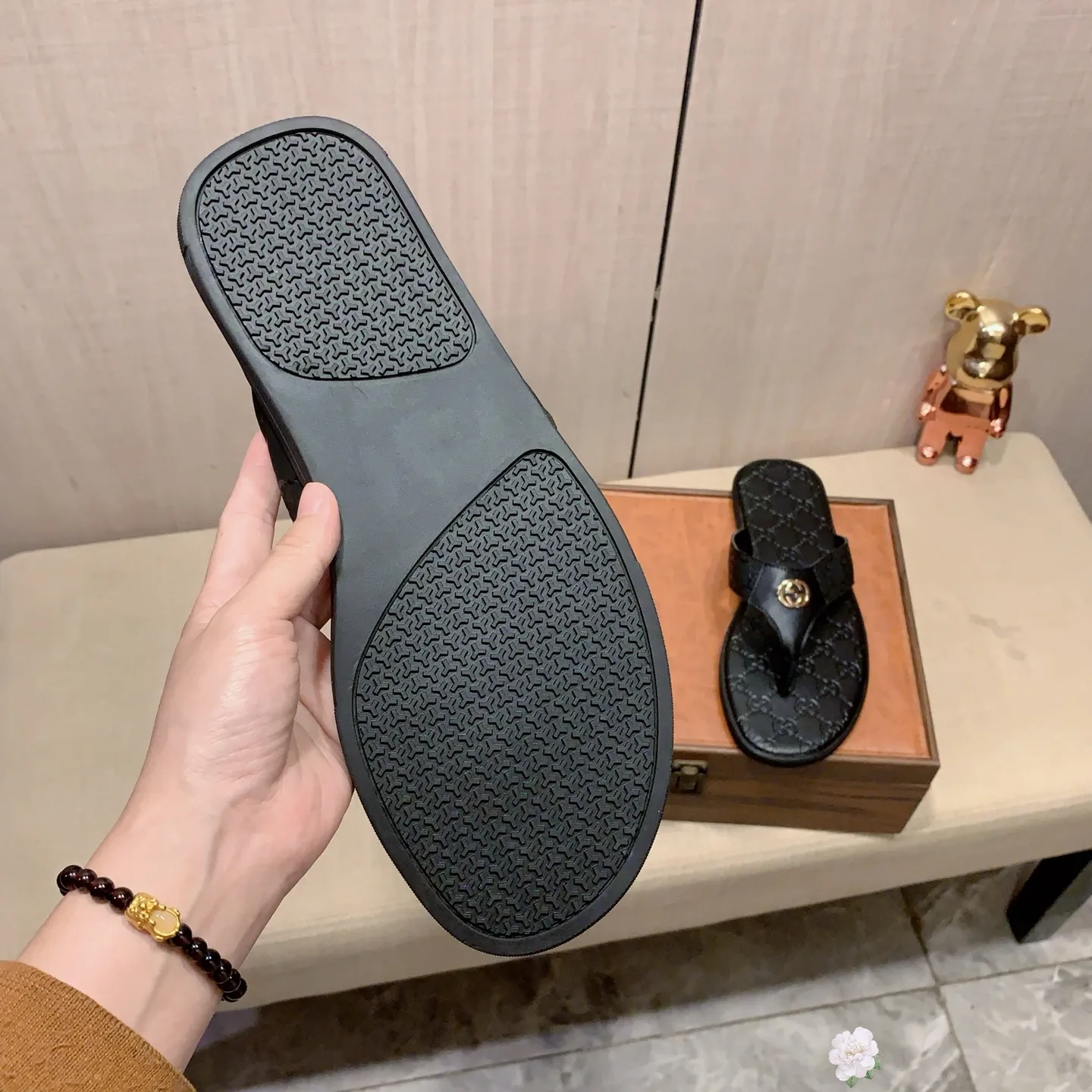 Slippers: New model: Factory price: 240💰💰🎩🎩🔥🔥《 Gucci* 》Series of slippers top purchasing agent🔍🔍Sold simultaneously for men, original Italian imported webbing made of selected cowhide, exquisite workmanship,), sole: (super comfortable) original factory special sole, ⚠️exclusive double-layer movable molded sole super comfortable⚠️, real shot🎬the real thing is more beautiful🔍🔍266 regular code 38-45,